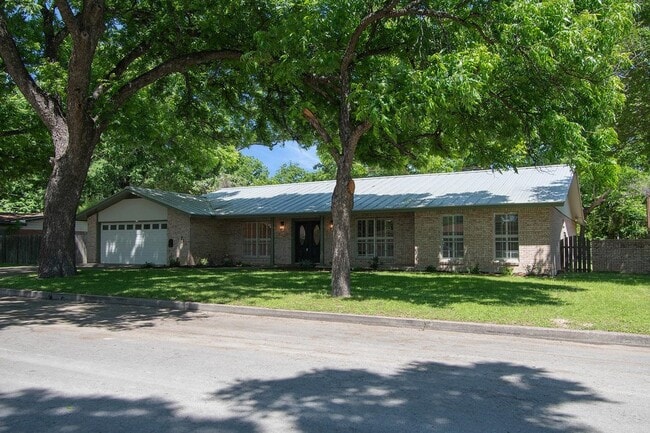Building Photo - 21 Larkwood Ln