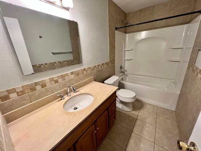 Building Photo - 2114 Hollyhill Rd