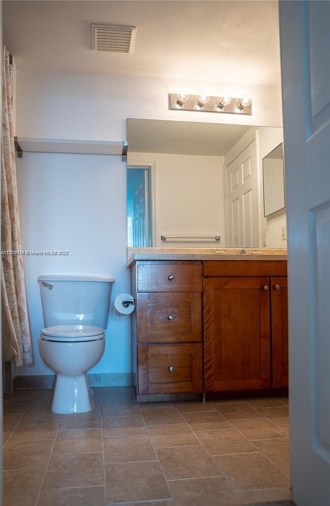 Building Photo - 1723 SW 2nd Ave