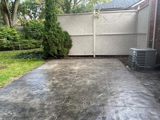 Building Photo - 1577 E Melton Rd