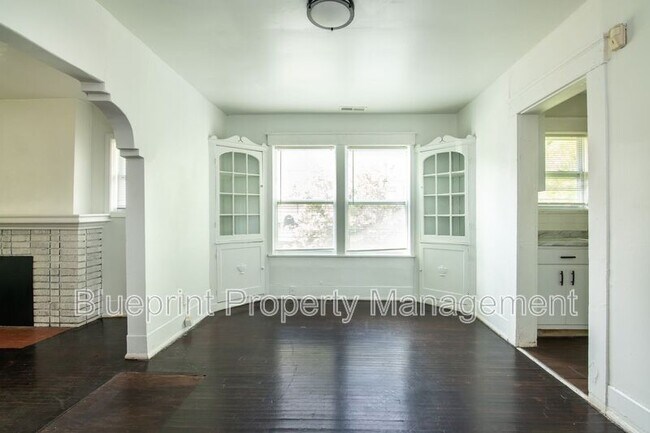 Building Photo - 4929 Avenue R