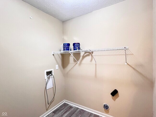 Building Photo - 5913 Sandalwood Dr