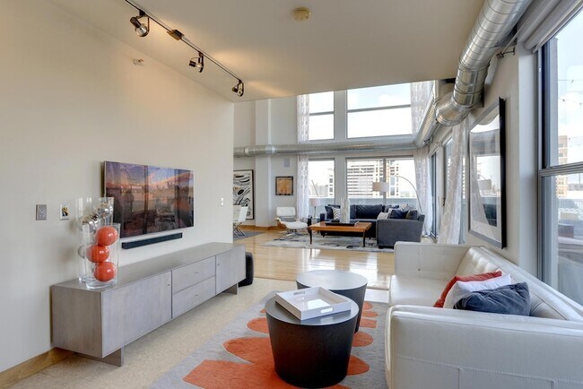 Building Photo - 521 S 7th St