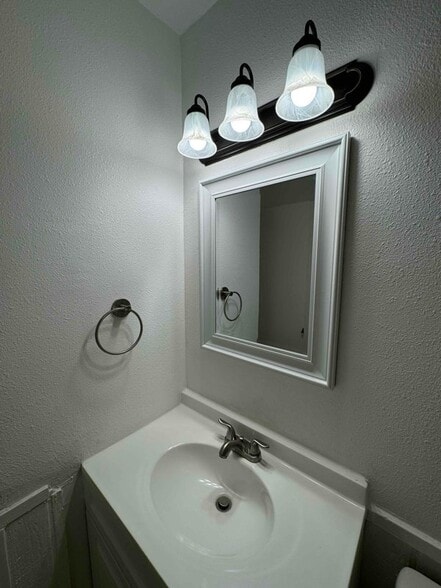 Building Photo - 515 UTA Blvd