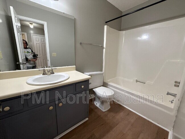 Building Photo - 1509 Barrington Rd NW