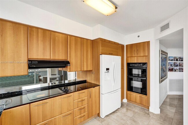 Building Photo - 19111 Collins Ave