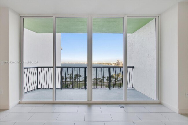 Building Photo - 1756 N Bayshore Dr