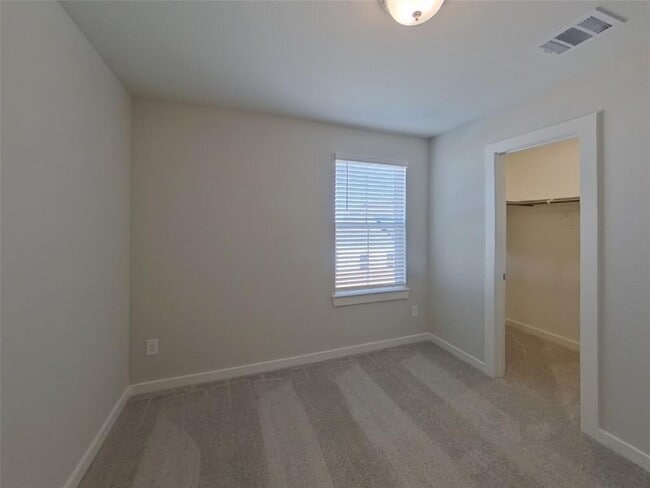 Building Photo - 9835 Willow Creek Commerce Dr