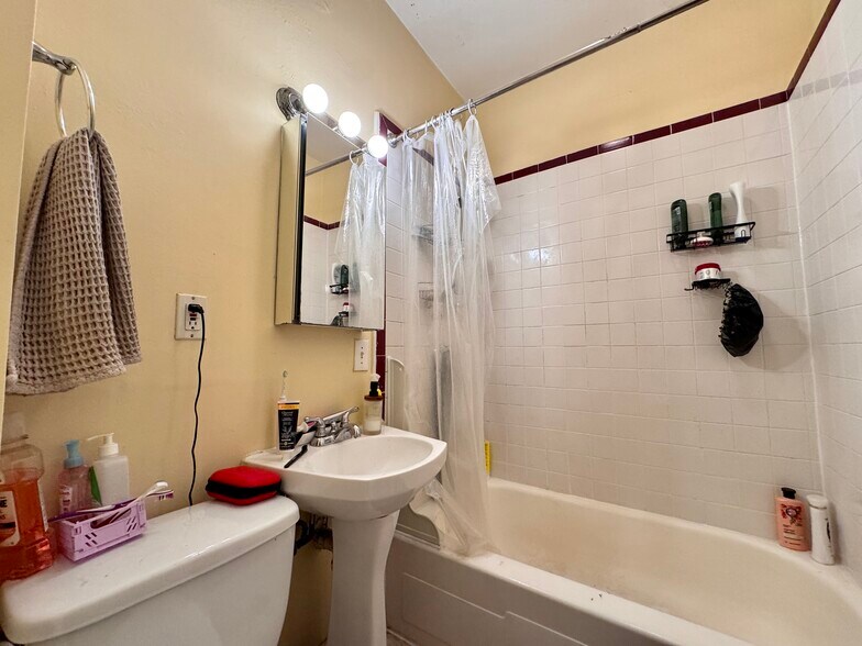 Building Photo - 1512 Tremont St