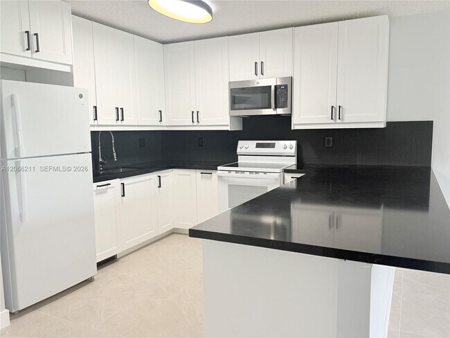 Building Photo - 16511 Blatt Blvd