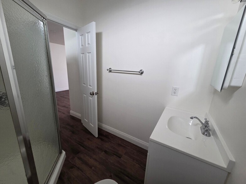 Building Photo - 523 N Tremont St