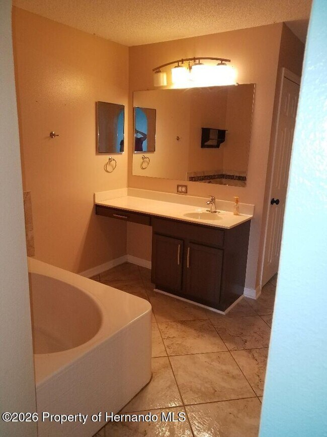 Building Photo - 6289 Freeport Dr