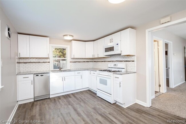 Building Photo - 26361 Parkington St