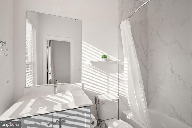 Building Photo - 11258 Faraday Park Dr.