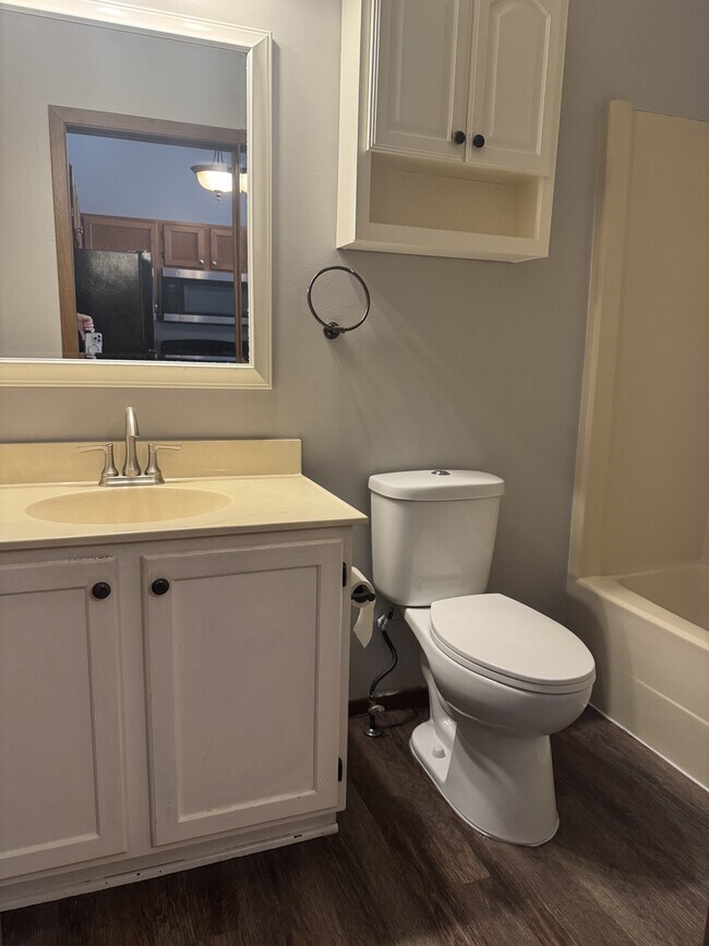 Building Photo - 17490 Pond Cir