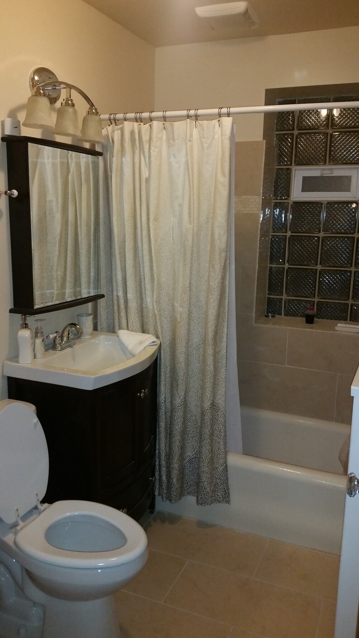 Bathroom - 4149 N Marmora Ave