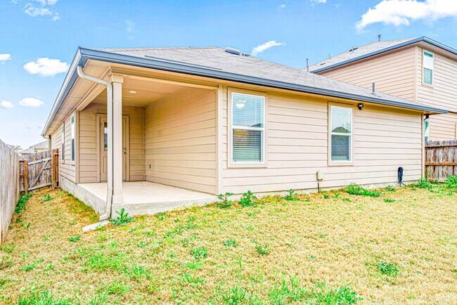 Building Photo - RED BIRD RANCH 3 BED 2 BATH  SINGLE STORY ...