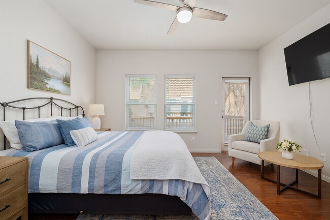 Building Photo - 14878 Granada Dr