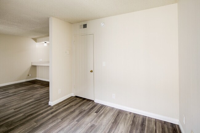 Building Photo - 451 S Harvard Blvd