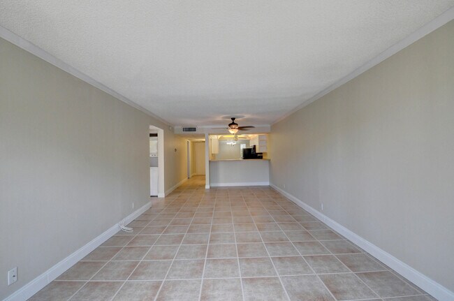 Building Photo - 16 Royal Palm Way