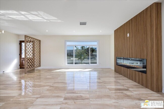 Building Photo - 372 E Molino Rd