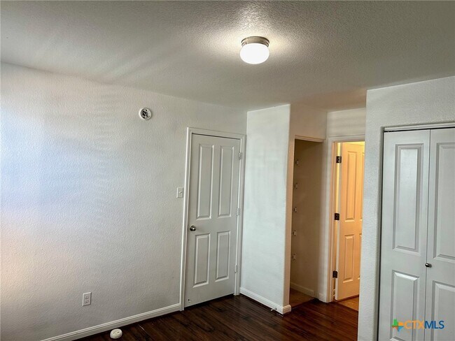 Building Photo - 135 Rush Haven