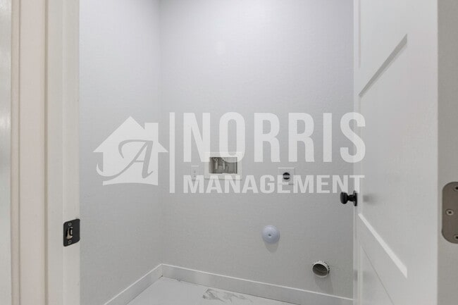 Building Photo - Beautiful Brand New Home with Block Wall