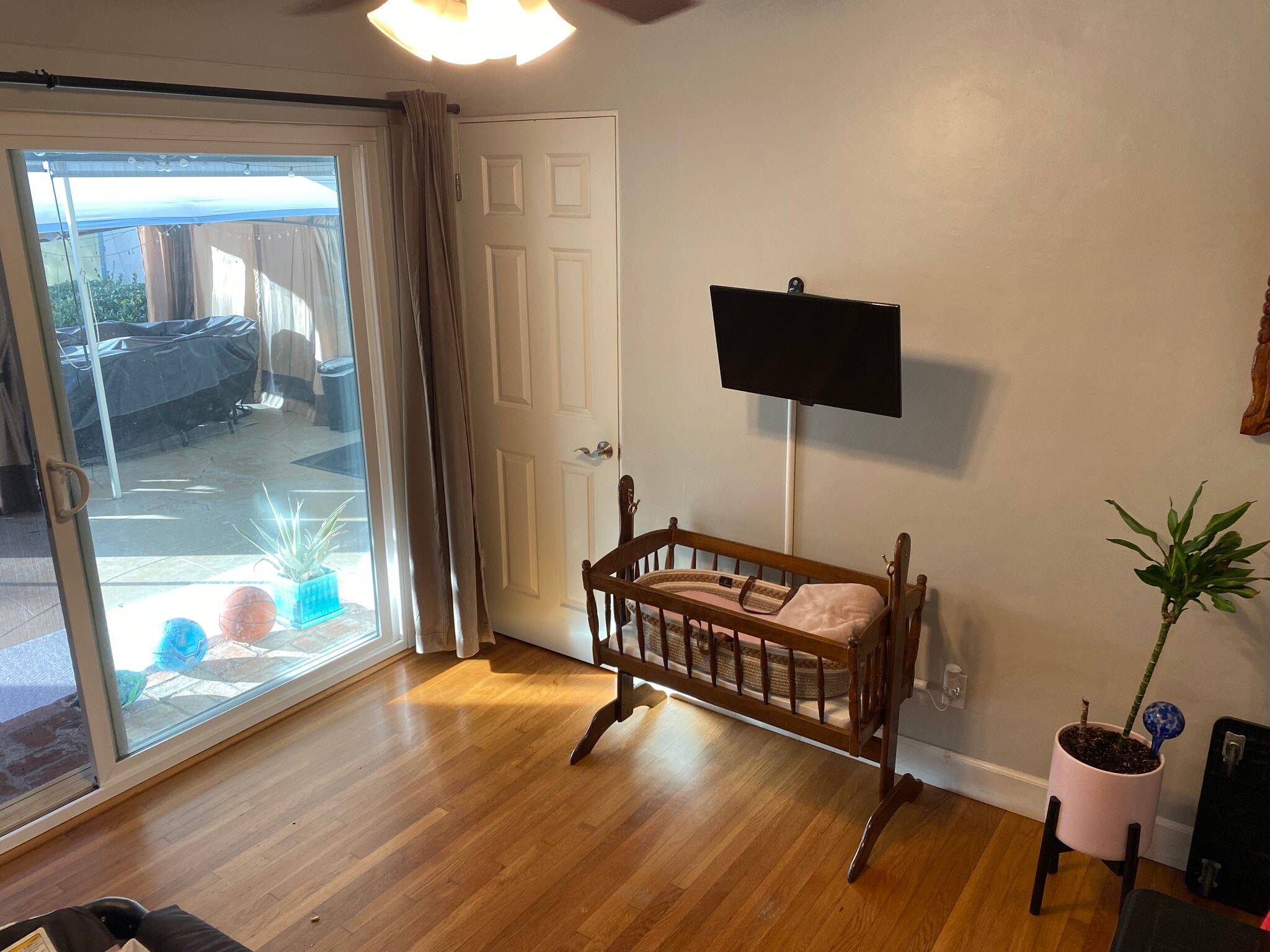 Room 3 - 4766 Aragon Dr