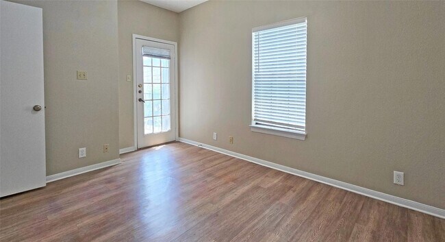 Building Photo - 203 E 31st St