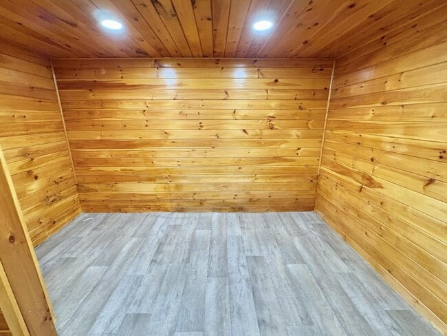 Building Photo - 7 Howe St