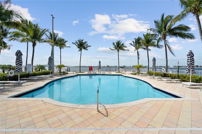 Building Photo - 2101 Brickell Ave