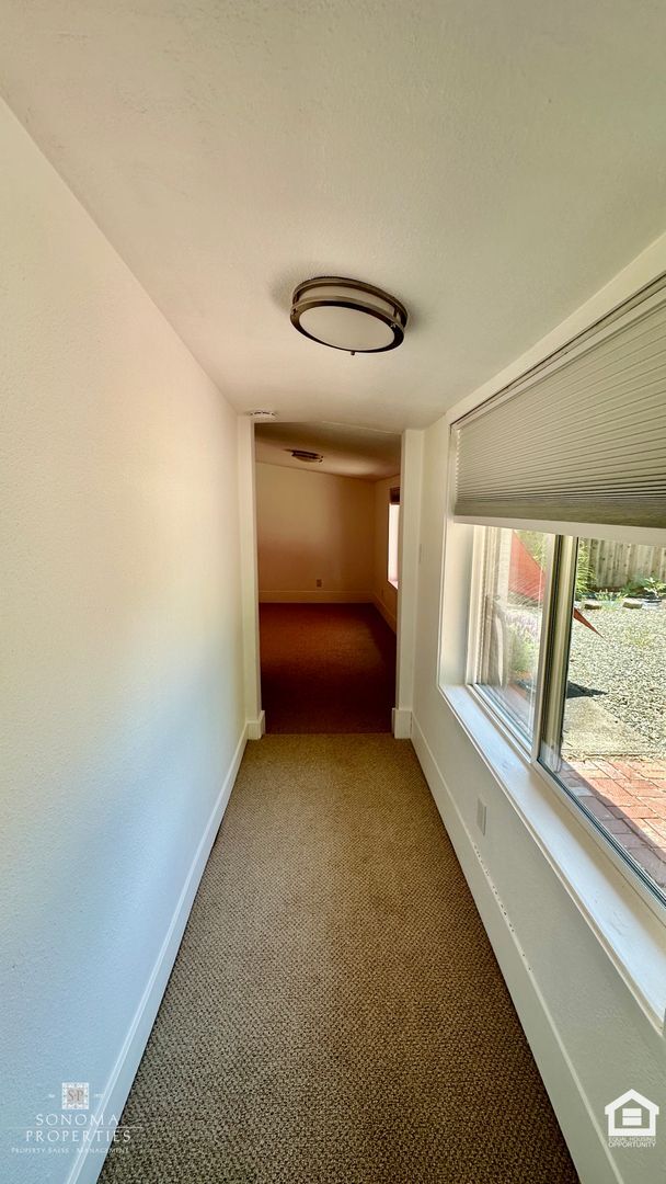 Building Photo - Charming 1-bedroom Duplex With Paid Utilit...