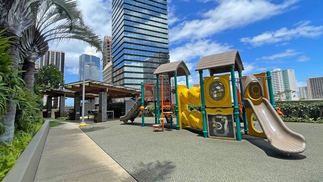 Building Photo - Capitol Place - High Floor!