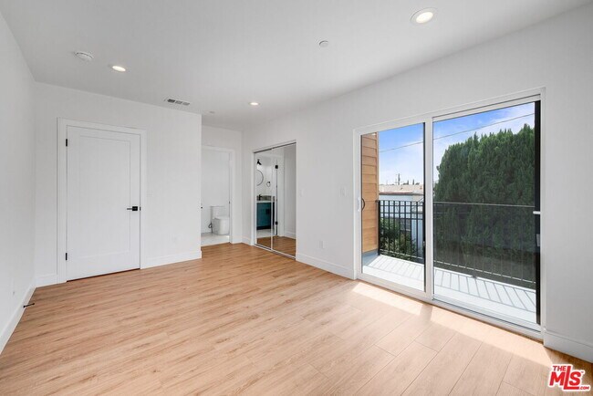 Building Photo - 1435 S Crescent Heights Blvd