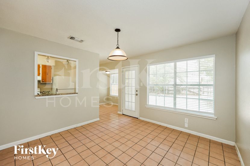 Building Photo - 523 Pinehurst Blvd