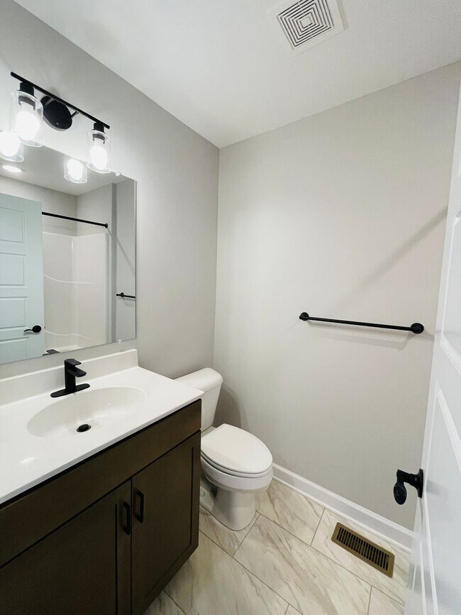 Building Photo - Brand New END UNIT Townhouse in Congers Creek