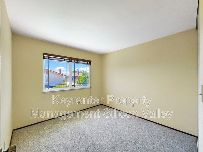 Building Photo - 1293 Knollview Dr