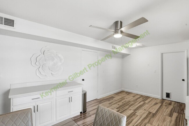 Building Photo - Corner Lot Gilbert Home with Modern Comforts in a Prime Location