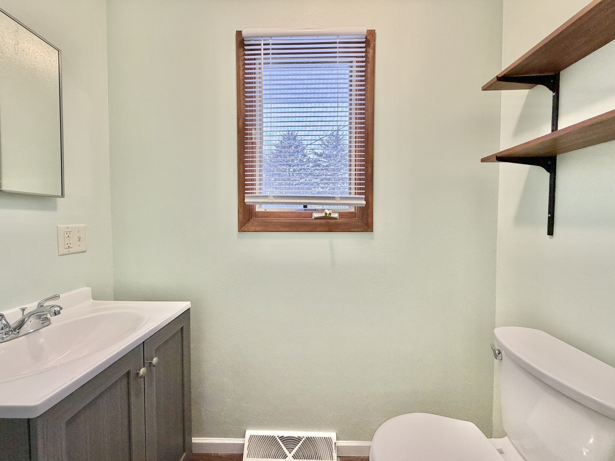 Building Photo - 1834 S Crosby Ave