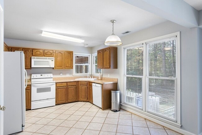 Building Photo - Darling 2 Bedroom Home in Brandermill