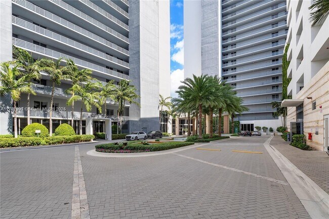 Building Photo - 16385 Biscayne Blvd