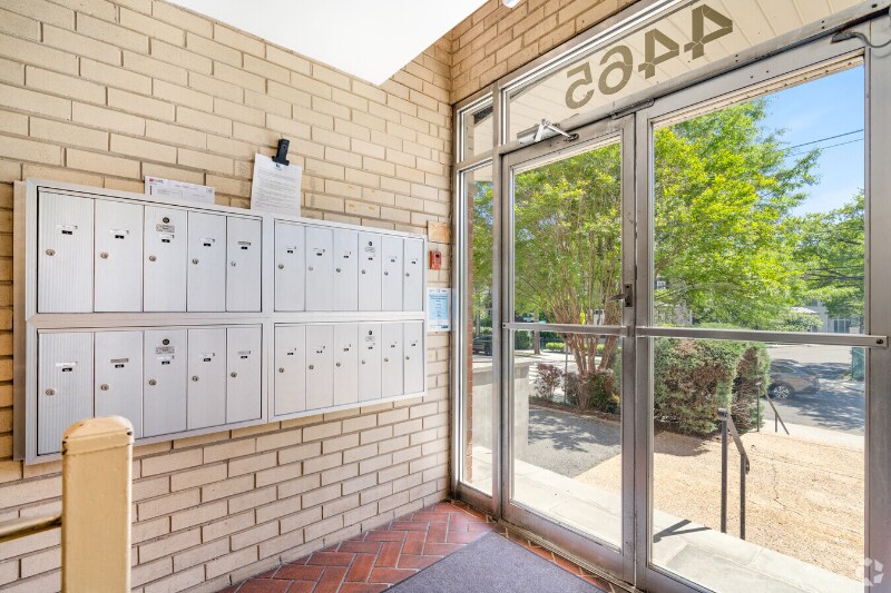 Building Photo - 4465 MacArthur Blvd NW