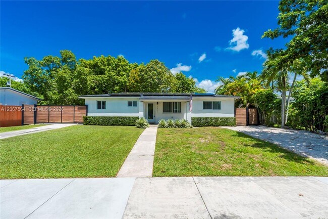 Building Photo - 9841 Dominican Dr