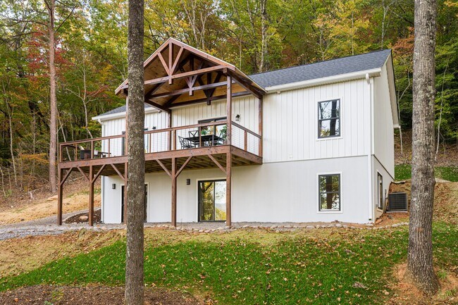 Building Photo - Large New Construction Rental - Old Fort
