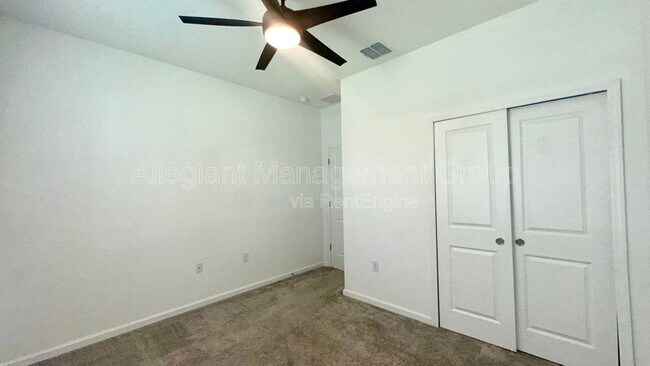 Building Photo - 6326 Lakepine St