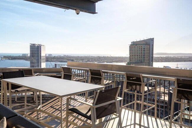 Building Photo - 321 Tenth Ave