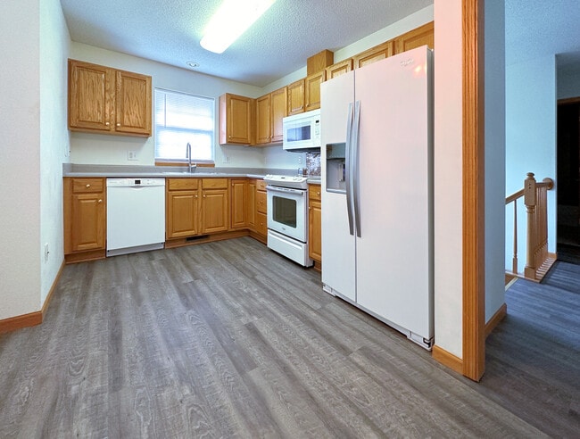 Kitchen - 2302 Catskill Ct