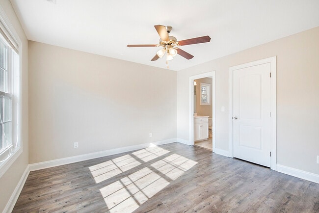 Building Photo - 512 Garrison Ct SW