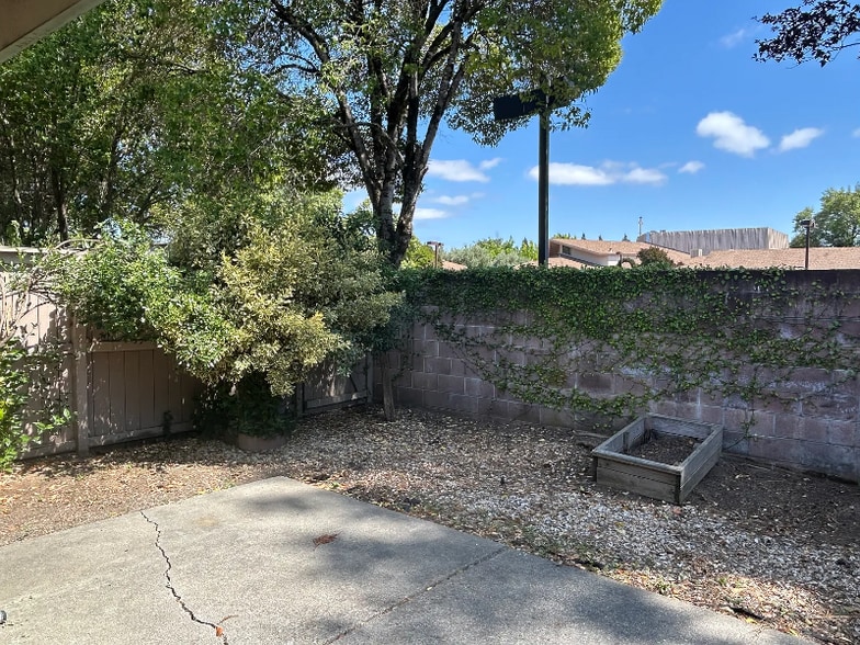 Building Photo - 211 Stony Point Rd