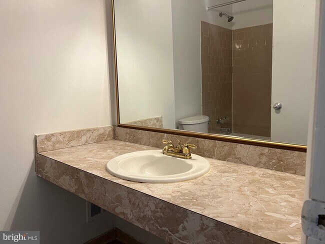 Building Photo - 8613 Seasons Way